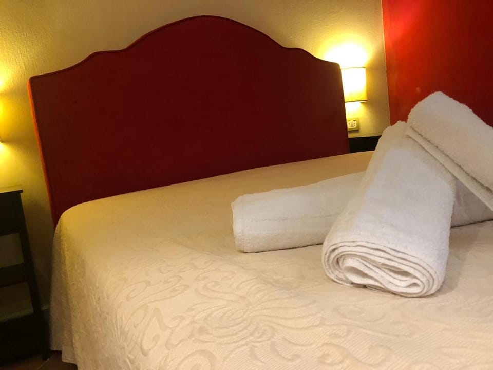 Bedroom, towels
