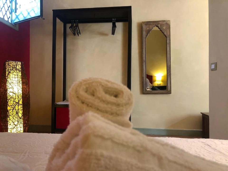 Bedroom, towels