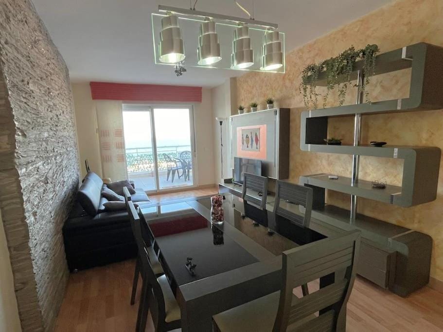 TV and multimedia, Living room, Seating area, Dining area