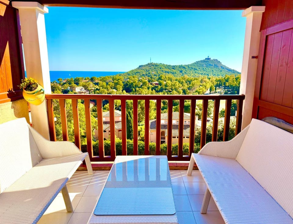 View (from property/room), Balcony/Terrace, Mountain view, Sea view