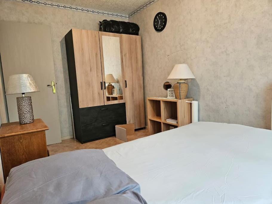 Bed, Bedroom, wardrobe