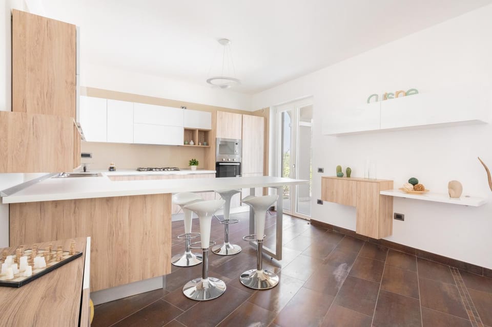 Kitchen or kitchenette, Dining area, dishwasher, oven, stove