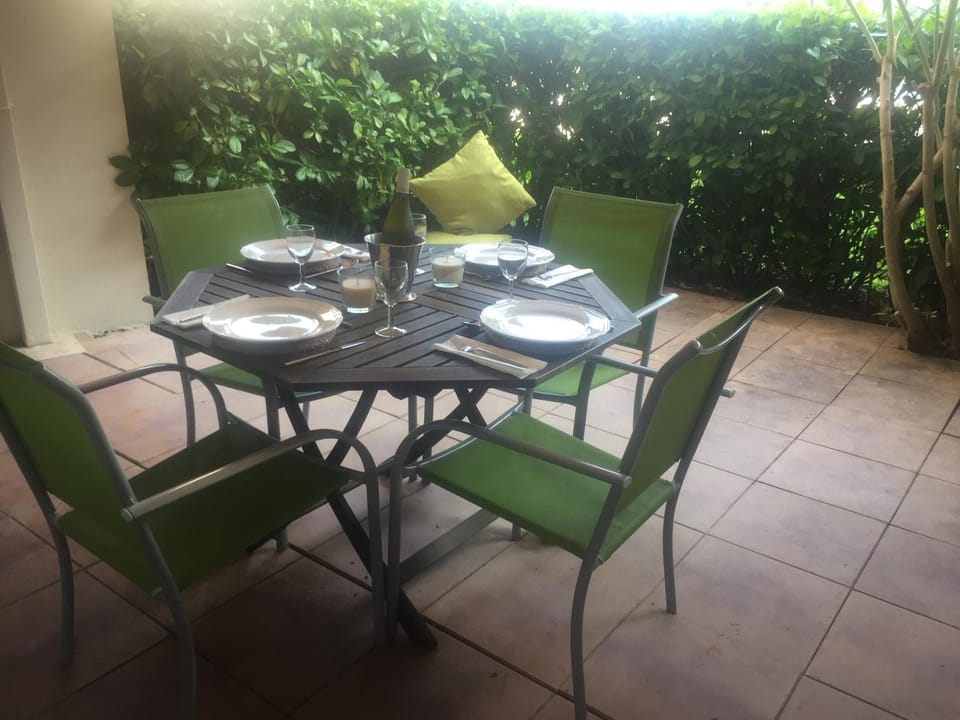 Patio, Seating area, Dining area, Garden view