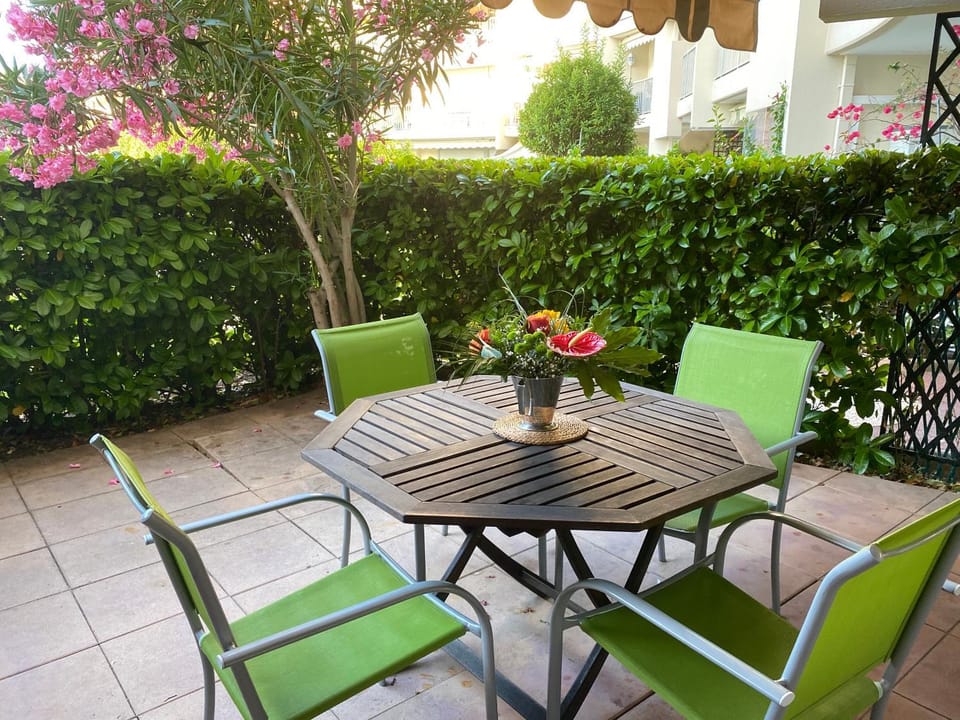 Patio, Balcony/Terrace, Seating area, Dining area