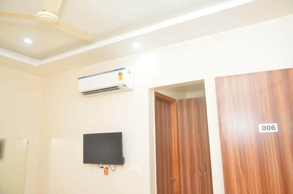 TV and multimedia, air conditioner