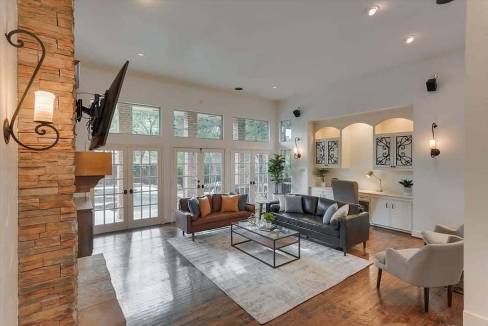 Dallas Gem 5 Bedrooms Home with Pool Game Room House in Dallas