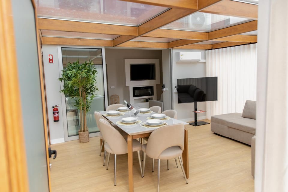 Living room, Dining area