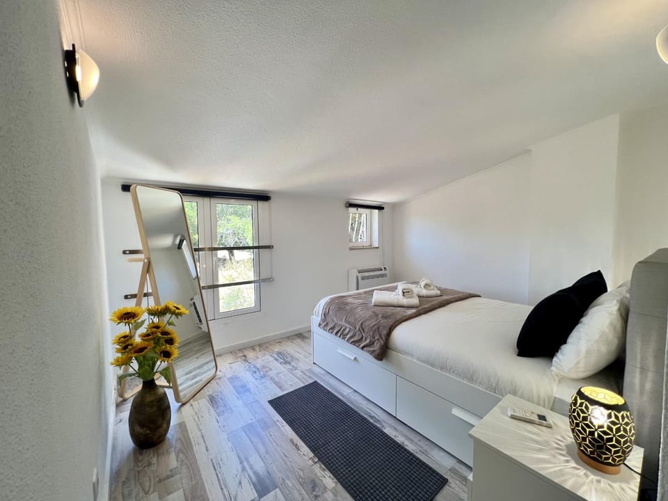 Bed, Bedroom