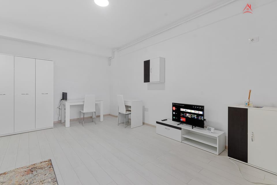 Communal lounge/ TV room, TV and multimedia, Living room, Seating area, Evening entertainment