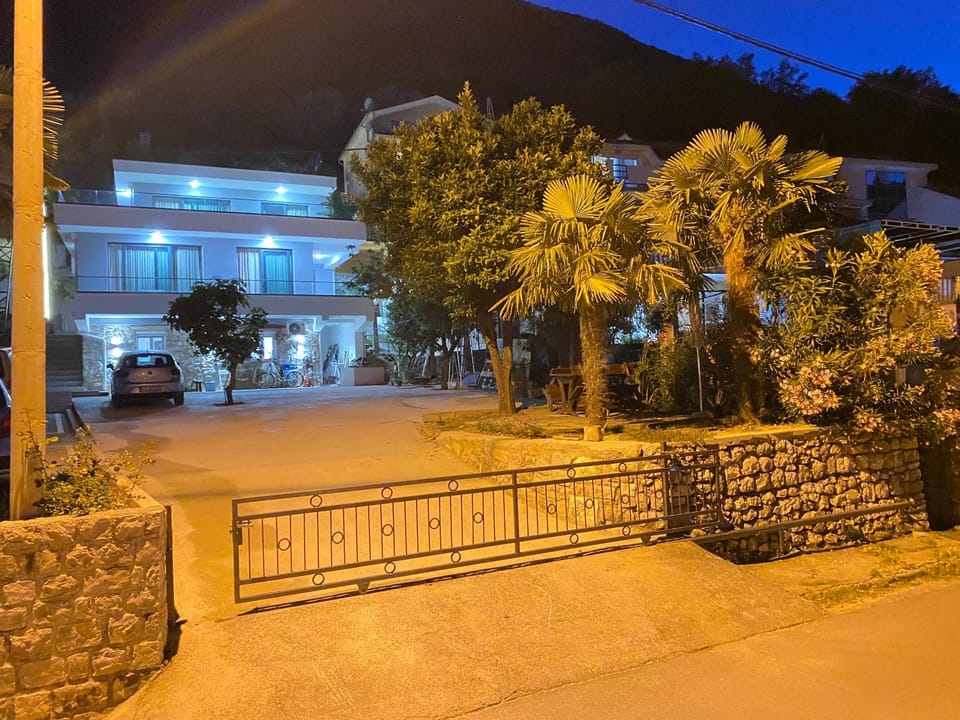 Prva linija do mora Villa S&T studio apartman Apartment in Kotor Municipality