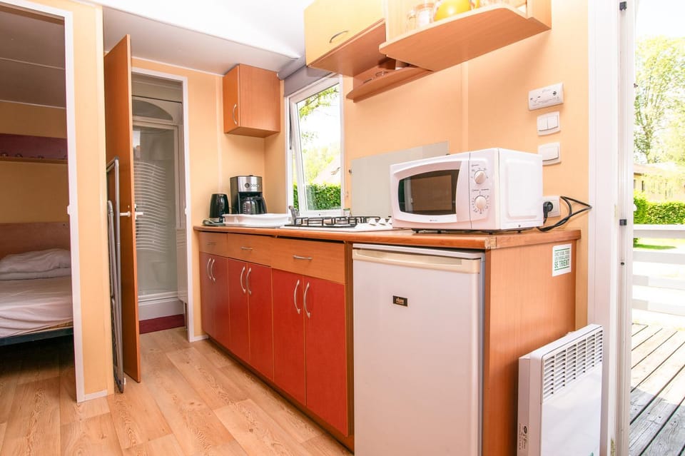 Kitchen or kitchenette, stove