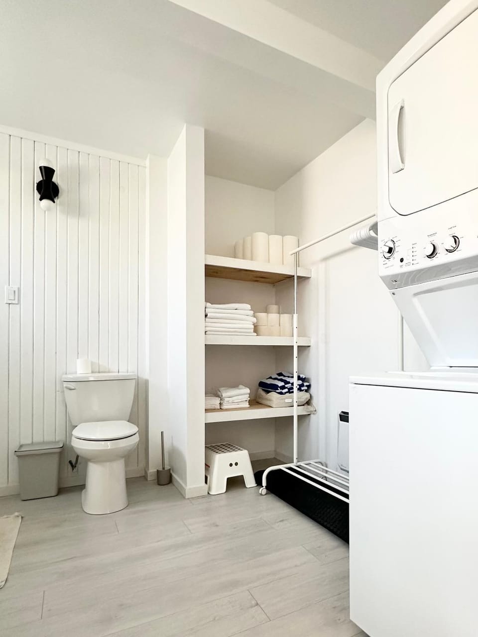 Toilet, Bathroom, towels, washing machine, dryer
