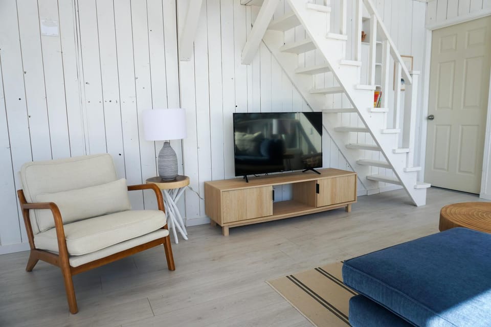 TV and multimedia, Living room, Seating area, Evening entertainment