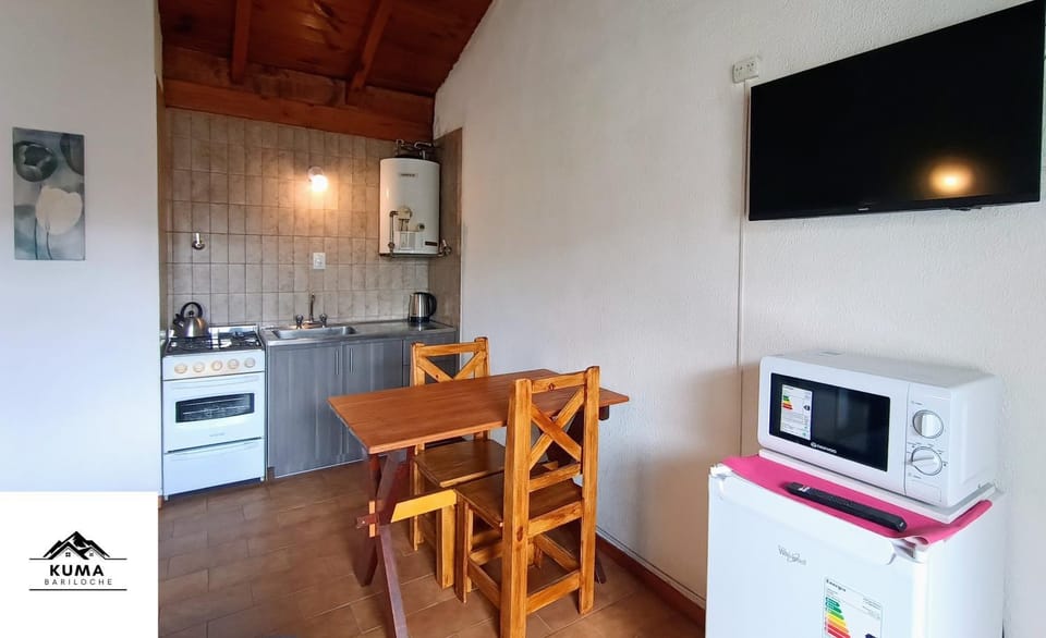 TV and multimedia, Kitchen or kitchenette, Dining area, oven, toaster