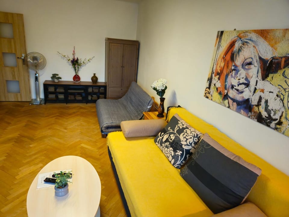 Living room, Decorative detail, Seating area