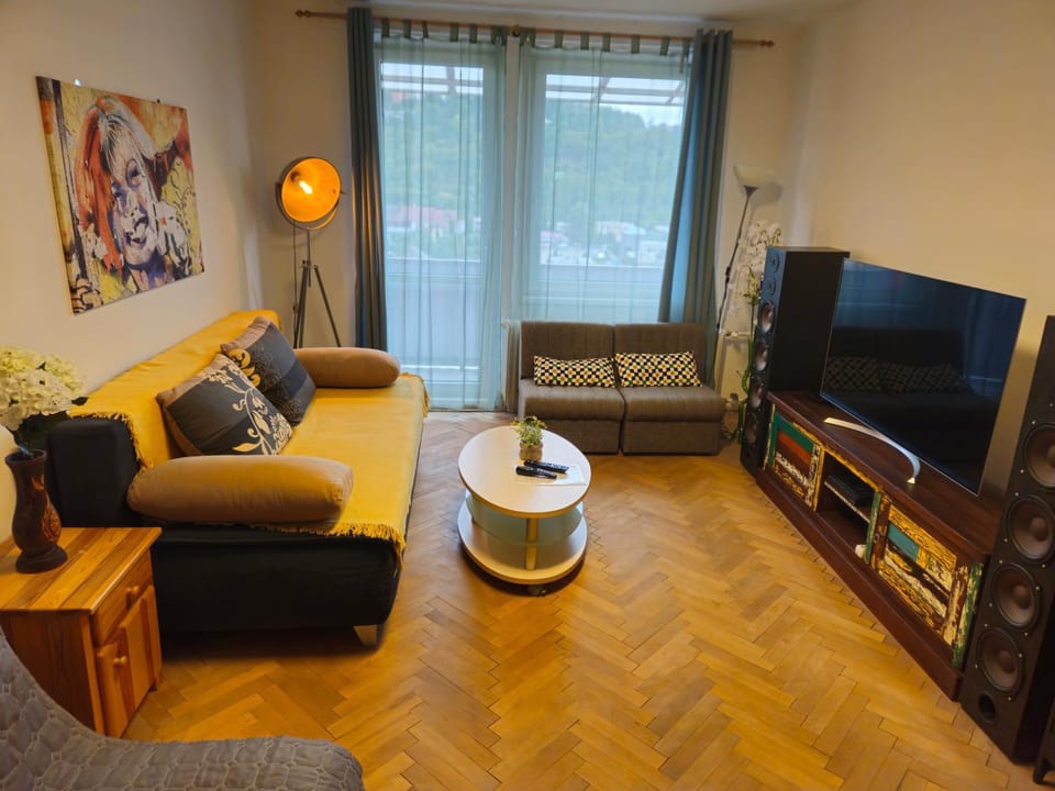 Communal lounge/ TV room, TV and multimedia, Living room, Seating area