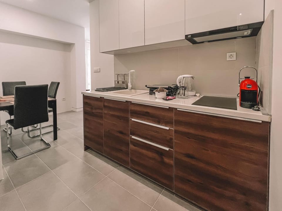 Coffee/tea facilities, Kitchen or kitchenette, stove, toaster