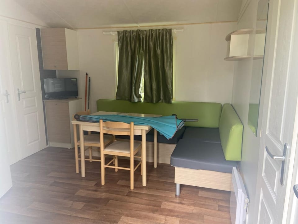 Communal lounge/ TV room, View (from property/room)