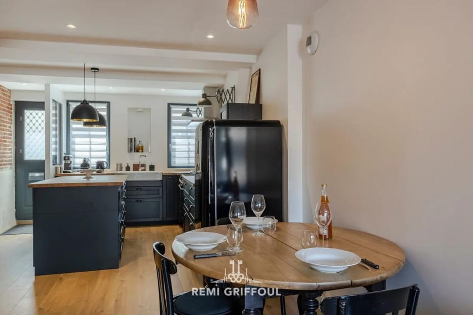 Au 106 Lovely House Historic Center 6 guests House in Honfleur
