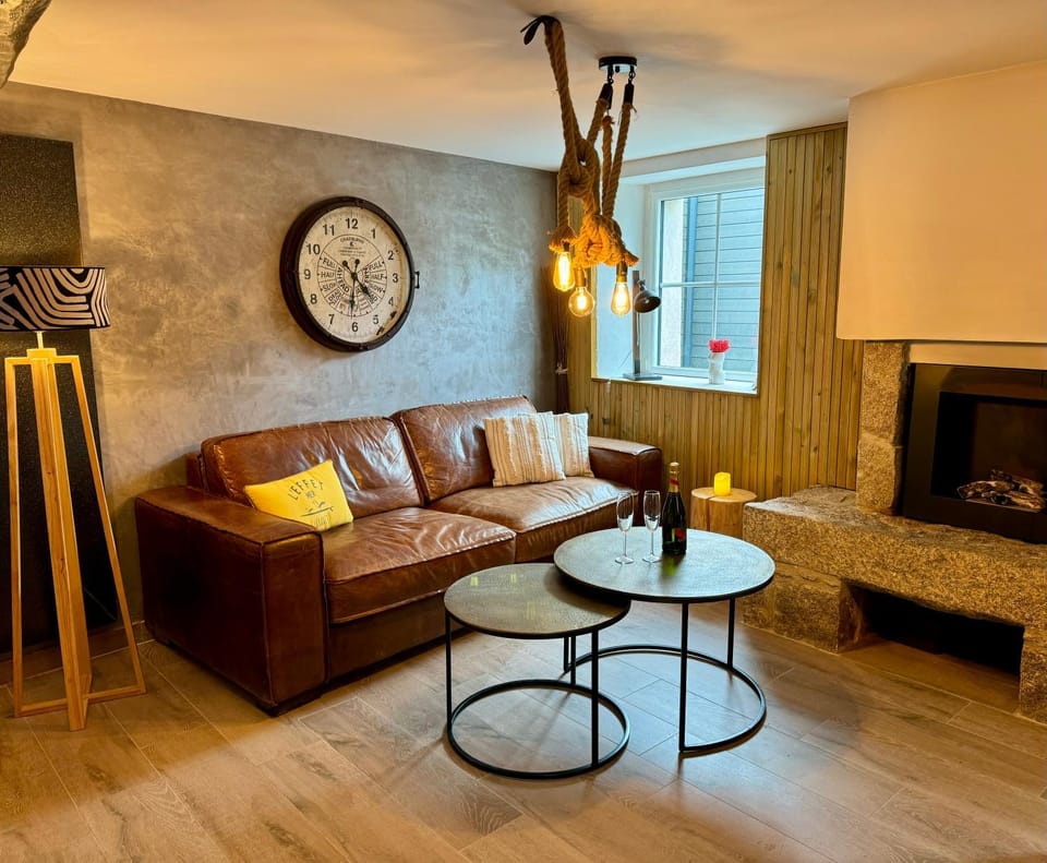Living room, Seating area, fireplace