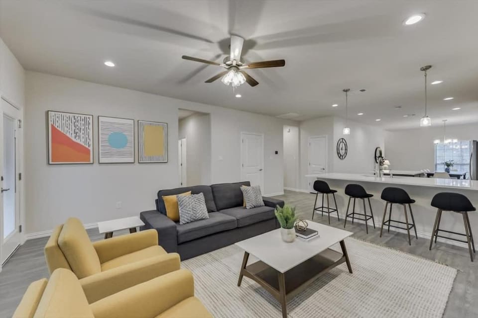 Your Vibrant Dallas Getaway Home House in Dallas