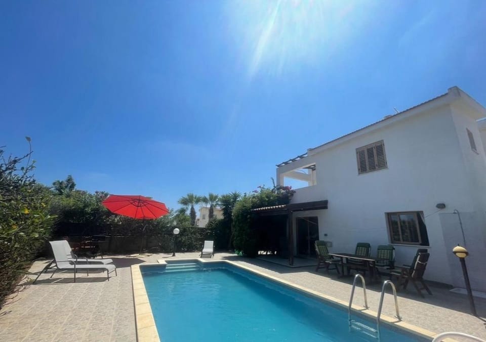 Property building, Pool view, Swimming pool, sunbed