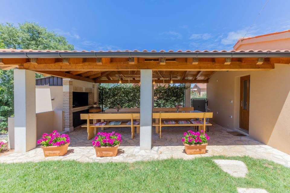 Patio, Garden, Dining area