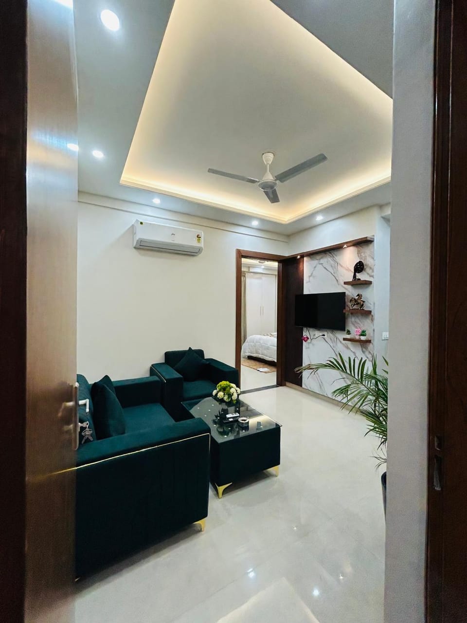TV and multimedia, Living room, Seating area, air conditioner