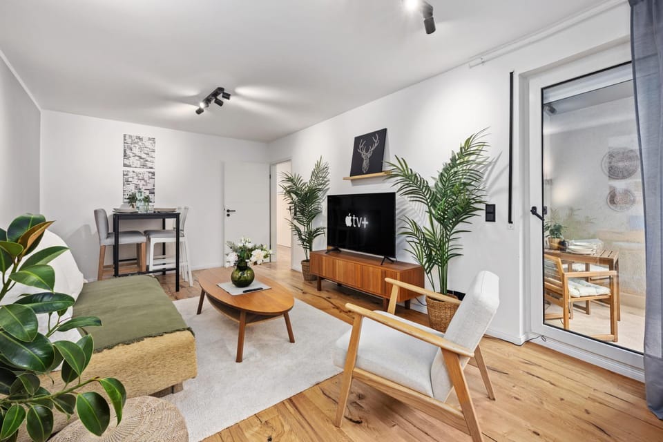 TV and multimedia, Living room, Seating area, Evening entertainment