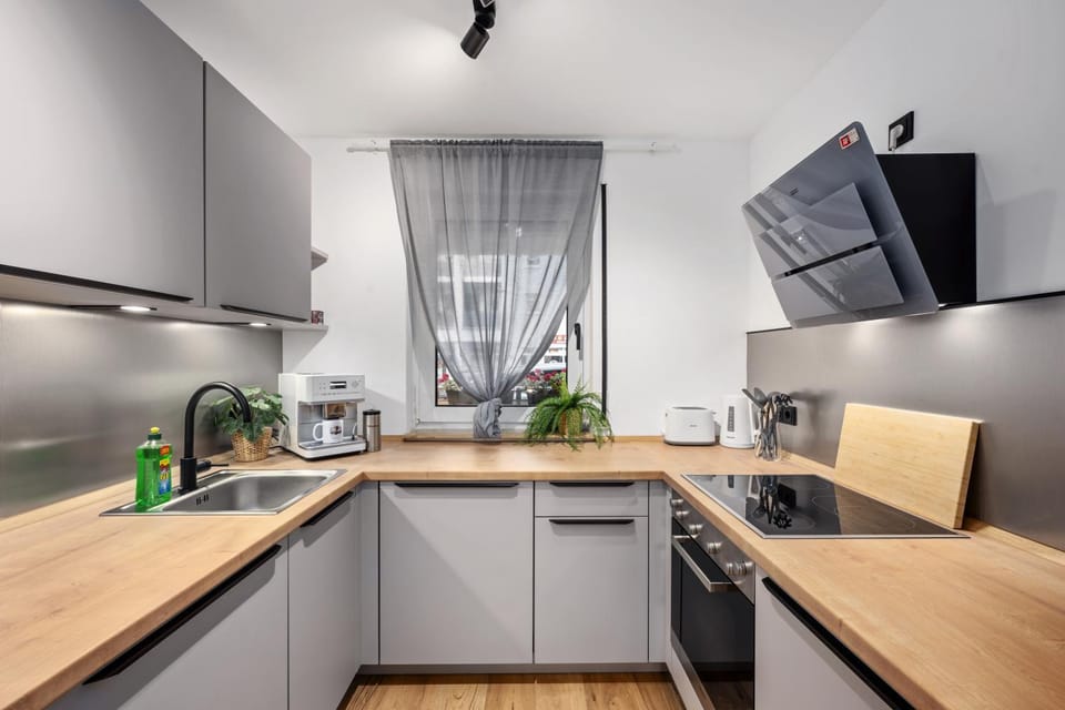 TV and multimedia, Coffee/tea facilities, Kitchen or kitchenette, Dining area, dishwasher, oven, stove, toaster