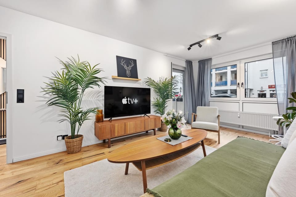 TV and multimedia, Living room, Seating area, Evening entertainment