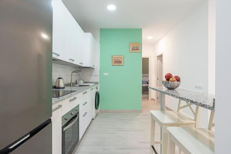 Kitchen or kitchenette, Dining area, oven, toaster