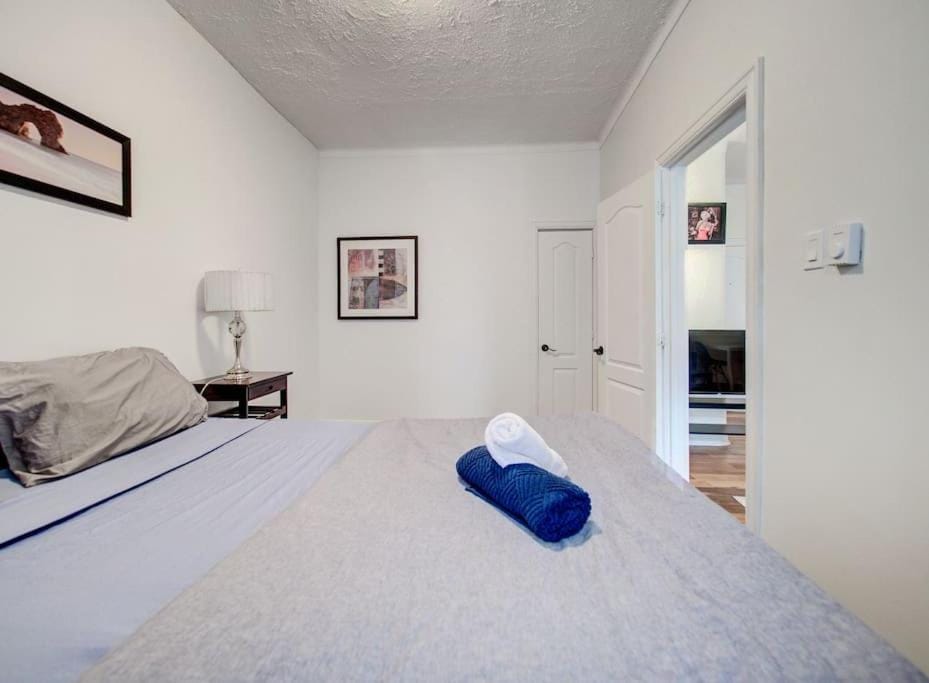 Stylish 1Br-condo 2 min away from bell center D6 Apartment in Montreal