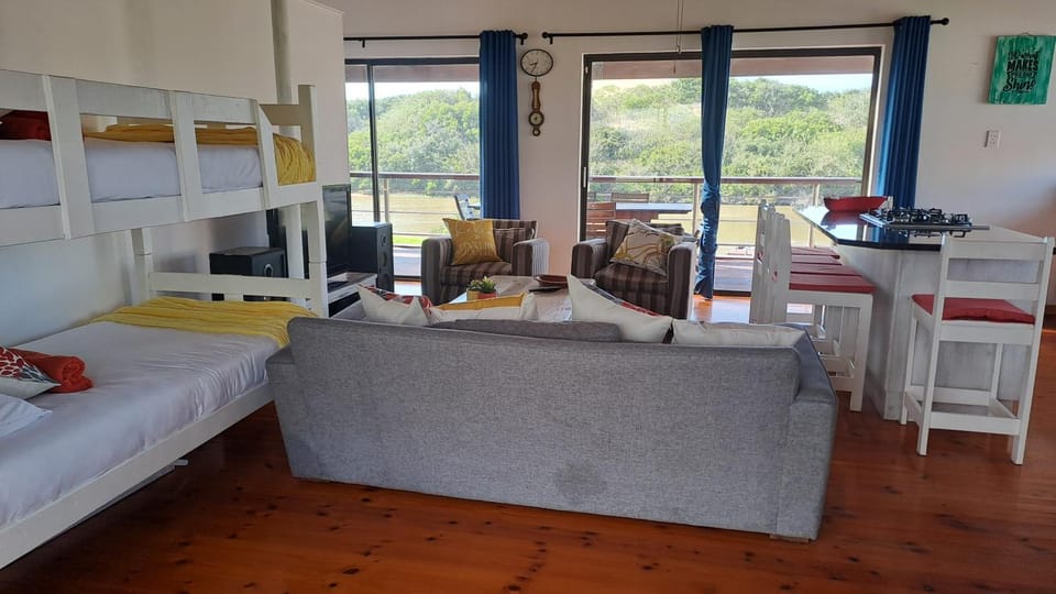 Kitchen or kitchenette, Seating area