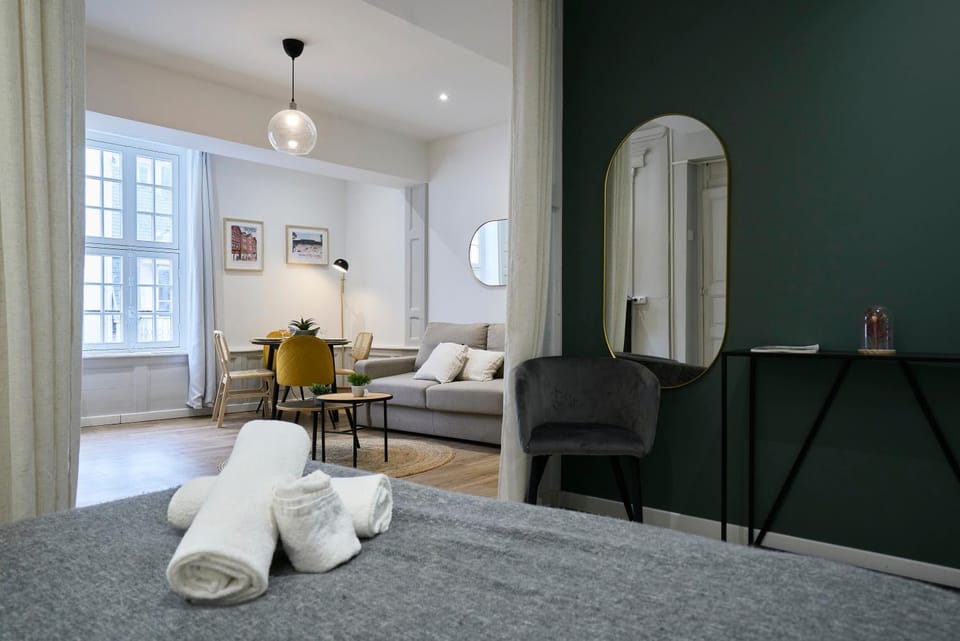 Bed, Living room, Photo of the whole room, Dining area, Bedroom