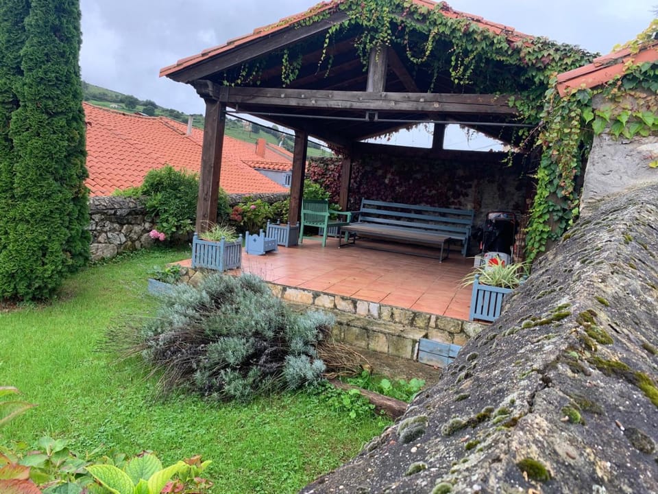 Property building, Spring, Garden, Balcony/Terrace