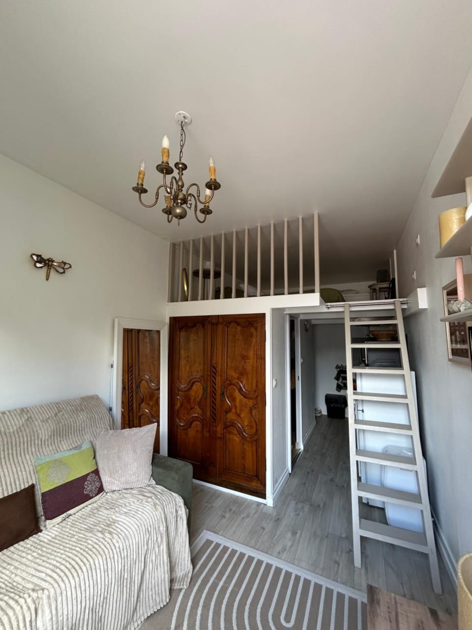Studio entièrement rénové donnant sur jardin arboré dans le calme absolu Apartment in Paris