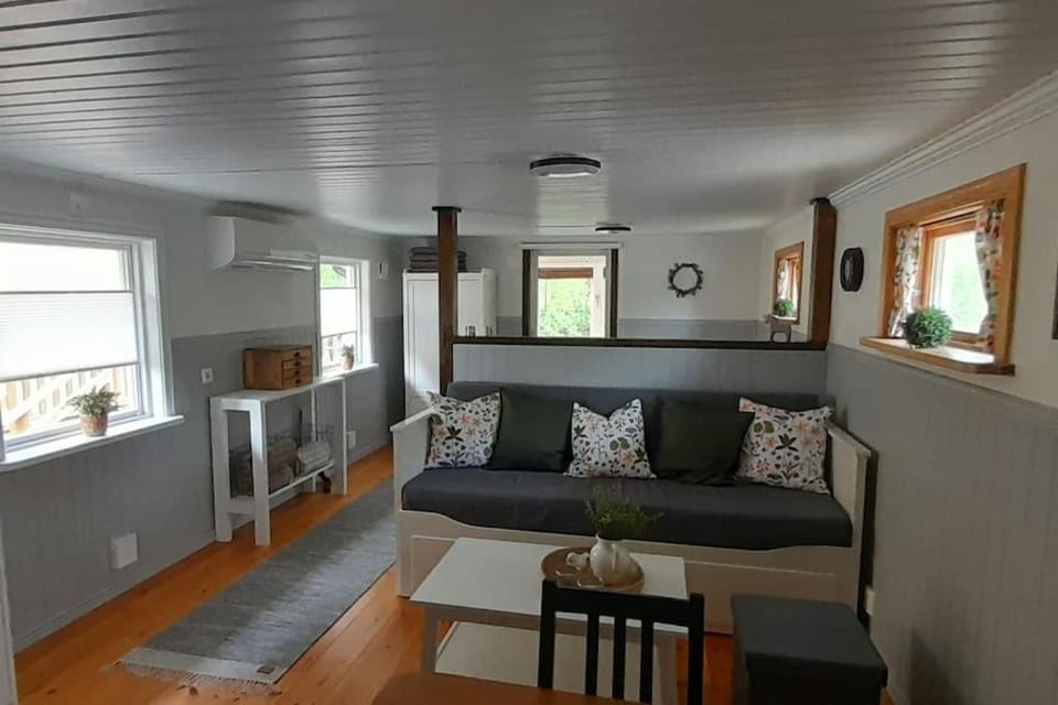 Communal lounge/ TV room, Living room, Seating area, Dining area, Bedroom, pet friendly