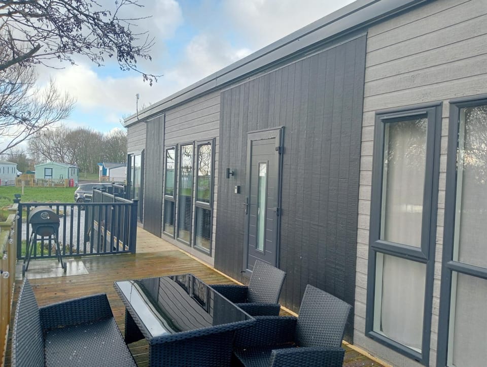 Property building, Seating area