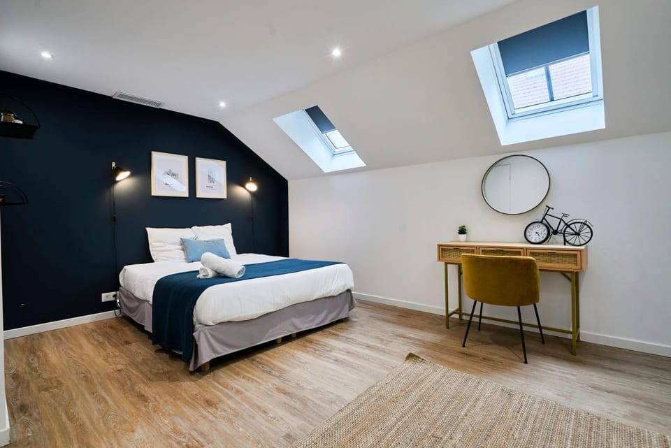 Bed, Photo of the whole room, Bedroom, wardrobe