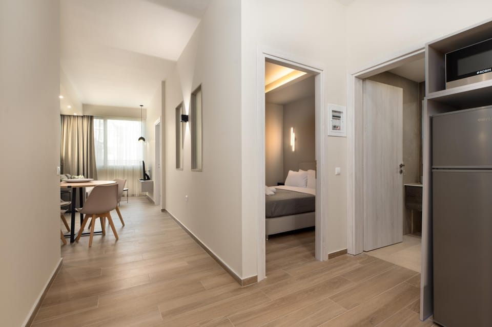 Bed, Photo of the whole room, Dining area, Bedroom