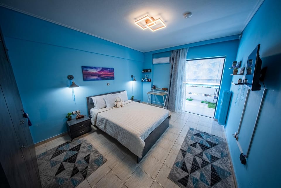 Bed, TV and multimedia, Bedroom, wardrobe, air conditioner