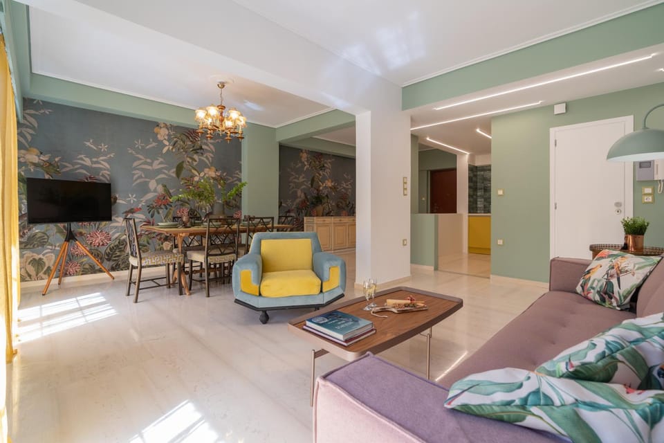 Communal lounge/ TV room, Living room, Seating area, Evening entertainment