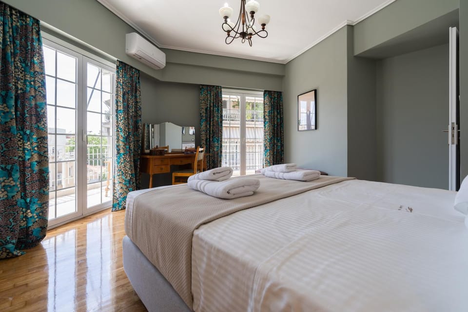 Bed, Photo of the whole room, Bedroom, towels, air conditioner