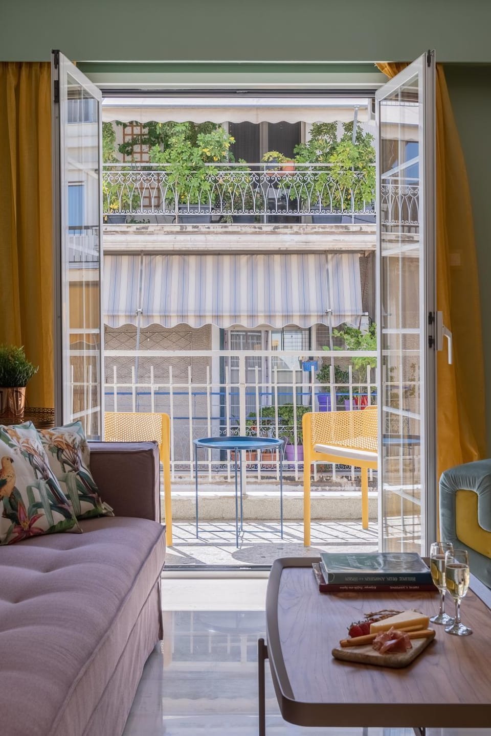 Patio, Day, View (from property/room), Balcony/Terrace, Living room, Seating area, Dining area