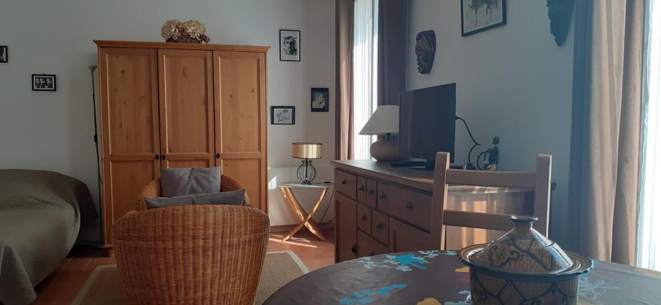 Property building, Living room