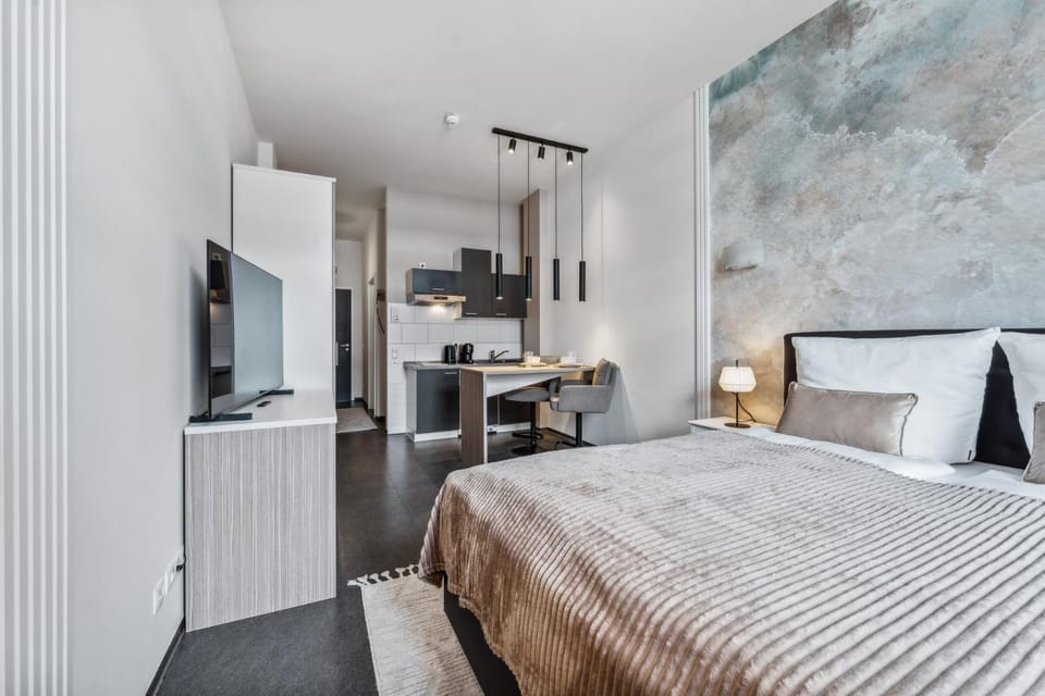 Bed, TV and multimedia, Kitchen or kitchenette, Photo of the whole room, Bedroom