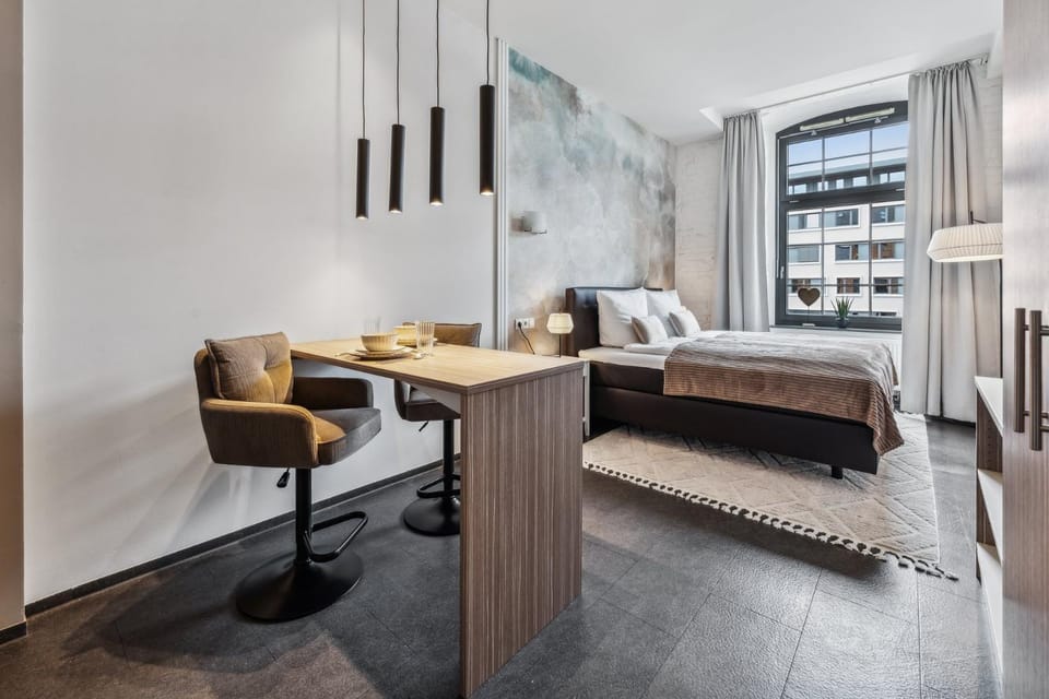 Bed, Photo of the whole room, Seating area, Bedroom