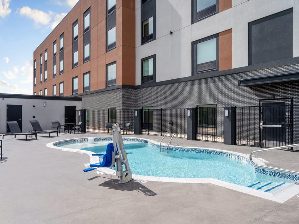 Swimming pool
