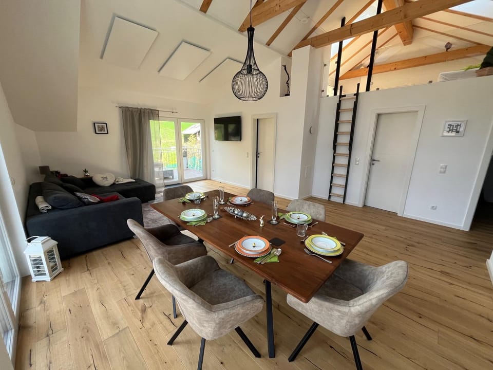 TV and multimedia, Living room, Dining area